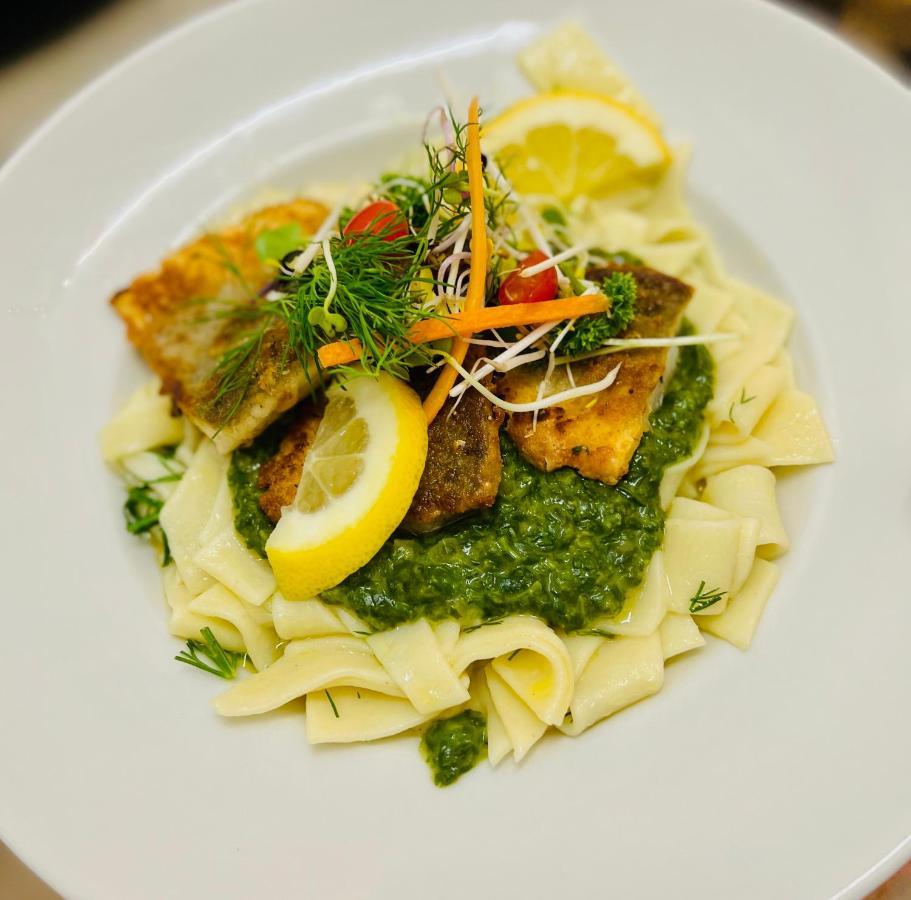 Traditionsgasthaus Goldener Loewe Riesa Restaurant & Pension 외부 사진