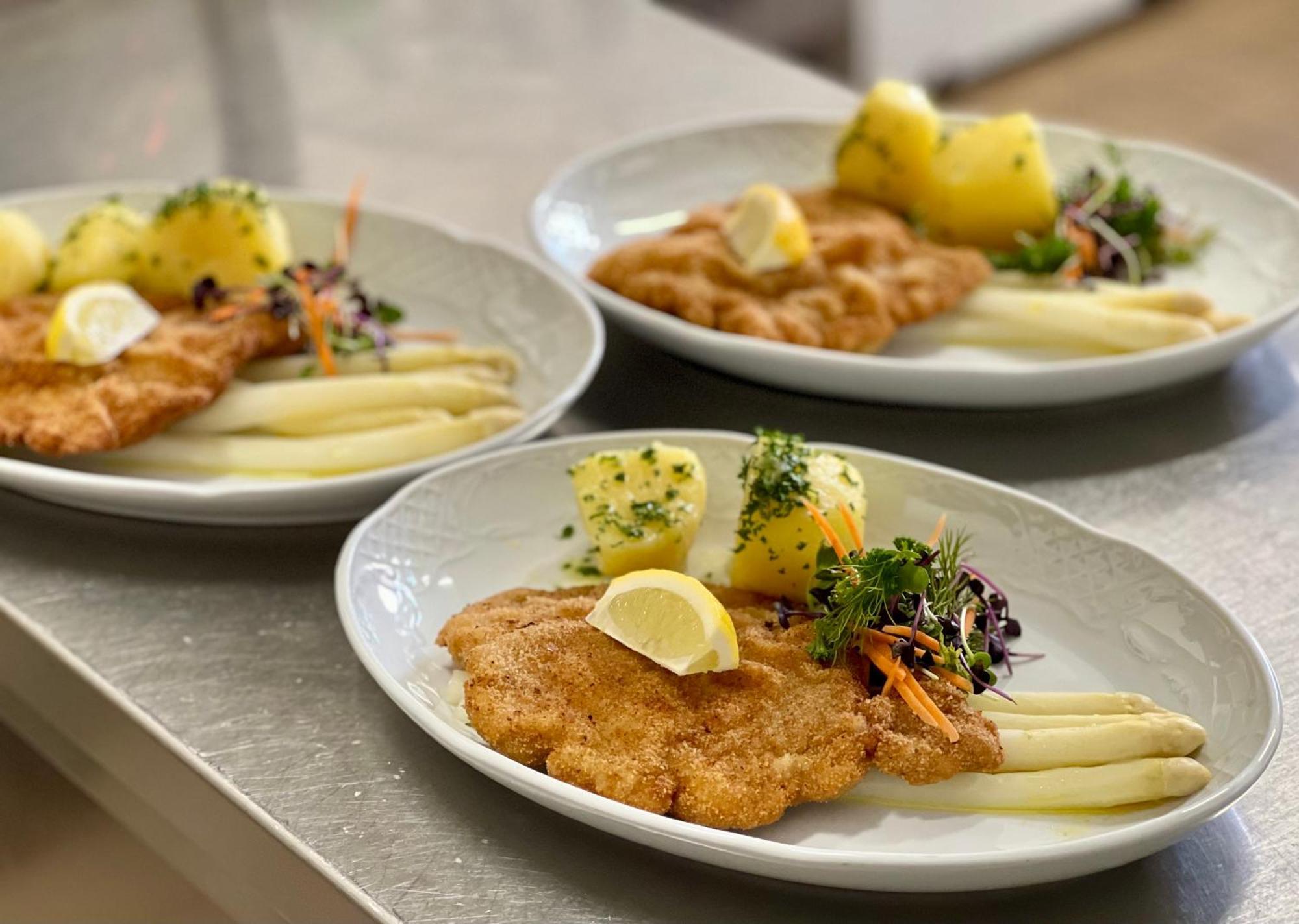Traditionsgasthaus Goldener Loewe Riesa Restaurant & Pension 외부 사진