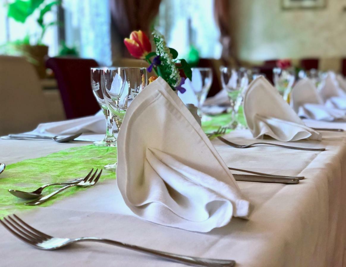 Traditionsgasthaus Goldener Loewe Riesa Restaurant & Pension 외부 사진